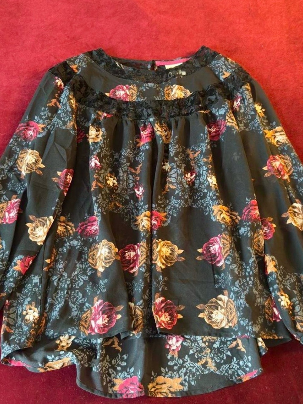 Knox Rose Black and Red Floral Top size M
